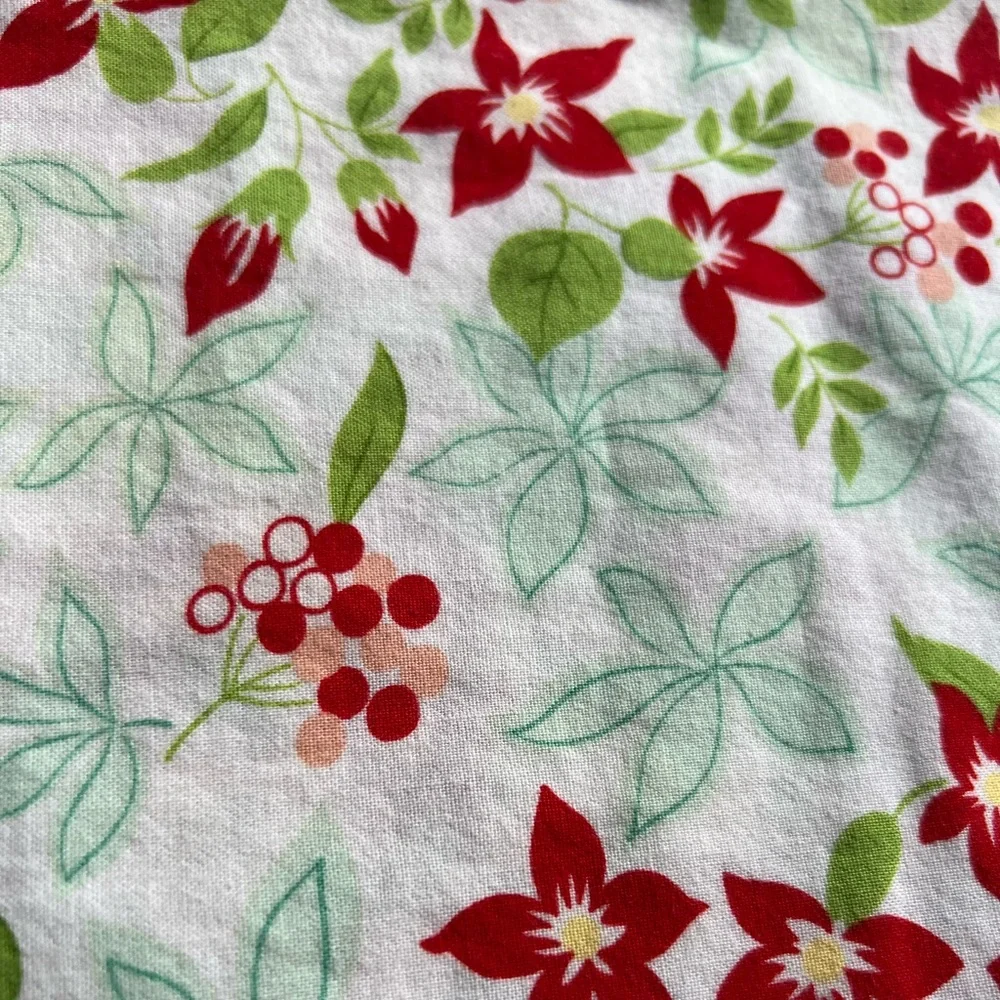 Vintage St. Patricks Day Green & Red Clover 🍀 Floral Cotton Pillowcase